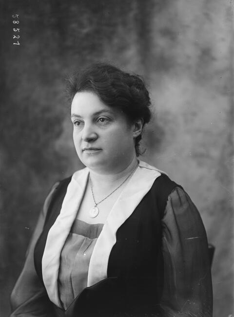 Black and white portrait of Alice Milliat, 1920.
